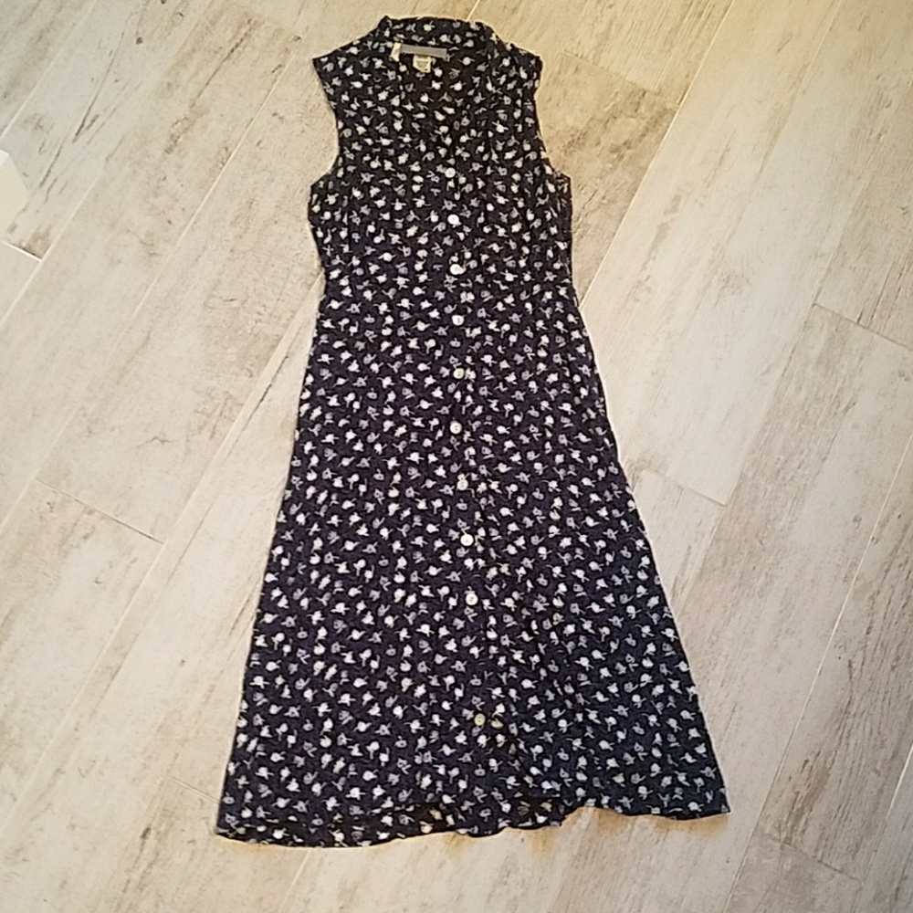 Sleeveless flowered navy dress
